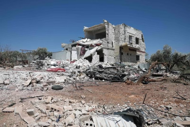 U zračnom napadu na Idlib poginulo dvoje civila, petero ranjeno