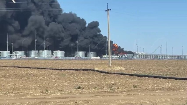 Pet dana gori skladište nafte u Rusiji