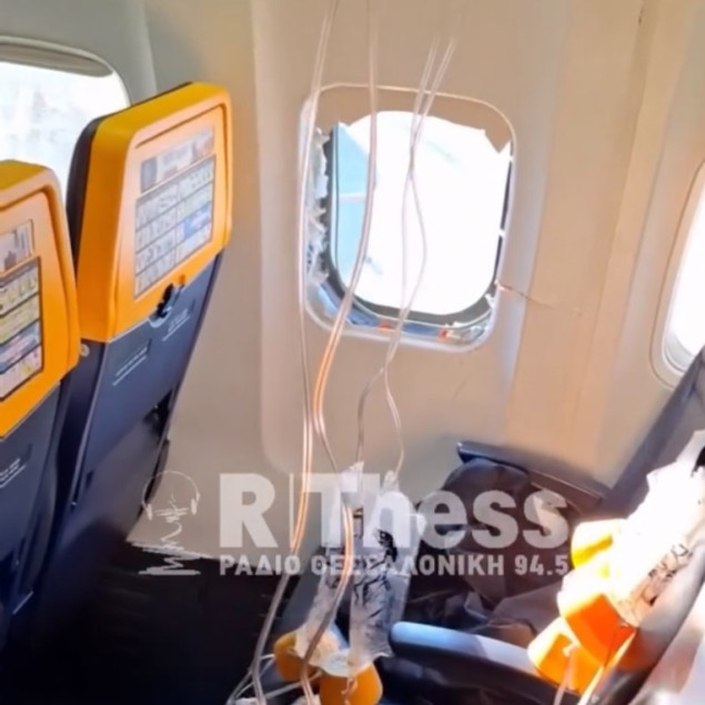 Avion Ryanaira prinudno se vratio u Grčku nakon kvara motora, jedan putnik povrijeđen
