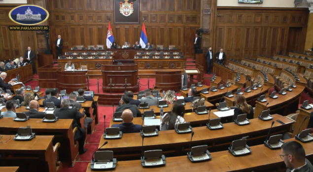 Opsadno stanje u Skupštini Srbije, povrijeđenog policajca udario kolega