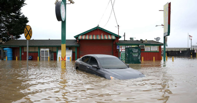 U Kaliforniji olujne kiše i poplave, sjeveroistok SAD-a zatrpan snijegom