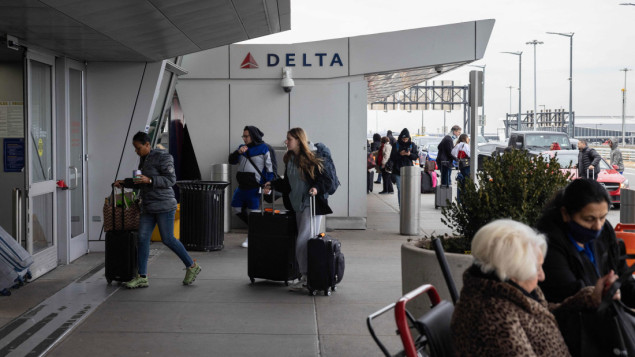 SAD ukida obavezu vakcine COVID-19 za međunarodne putnike