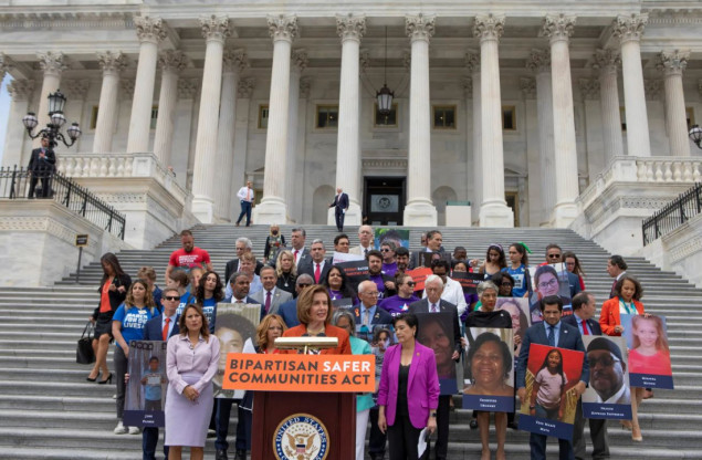 SAD: Predstavnički dom usvojio zakon o kontroli naoružnja