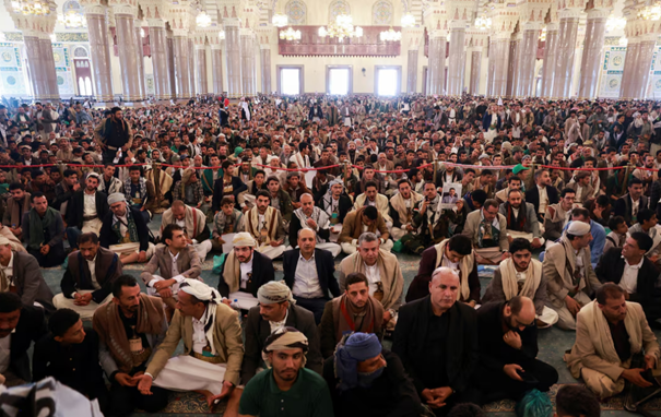 Hiljade ljudi na sahrani visokih zvaničnika koje je Izrael ubio u Jemenu