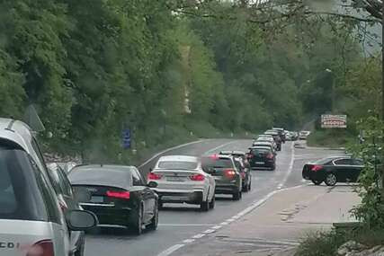 Od ranih jutarnjih sati pojačan promet putničkih vozila i autobusa