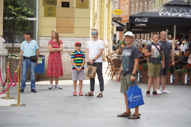Sirene se oglasile u Sarajevu, građani stali na ulicama