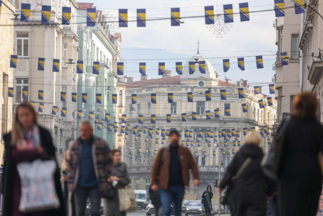 Sarajevo ukrašeno državnim zastavama povodom 25. novembra Dana državnosti BiH