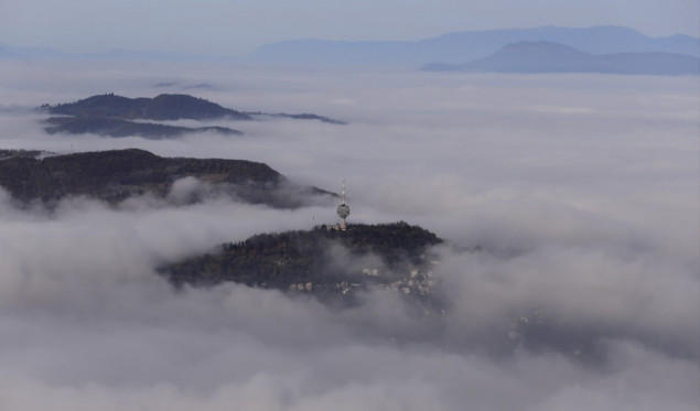 Sarajevo prekriveno gustom maglom, zrak umjereno zagađen