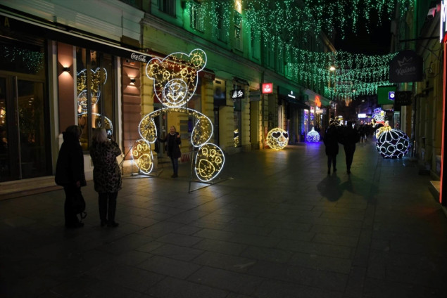 Turistička zajednica nastavlja ukrašavanje grada postavljajući nove dekoracije u Ferhadiji