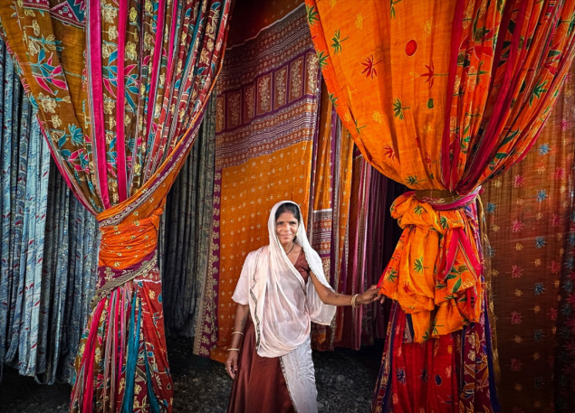 Fotogalerija: Tradicionalne tkanine za sarije proizvedene u indijskim radionicama korištenjem stoljetnih metoda