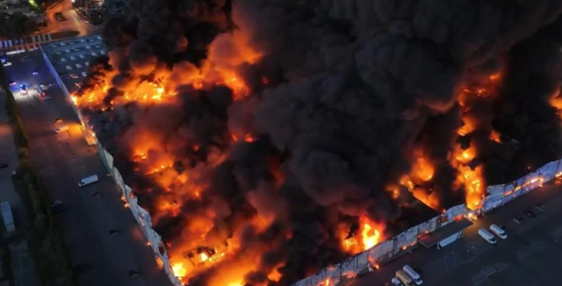 U požaru u Varšavi izgorio šoping-centar, nema ljudskih žrtava