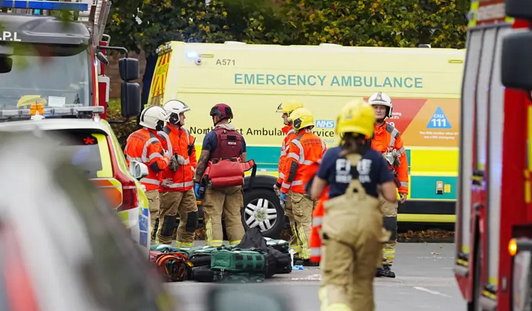 Četiri osobe povrijeđene u napadu automobilom i nožem u sinagogi u Manchesteru, napadač upucan