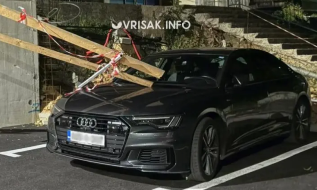 Široki Brijeg pogođen snažnim vjetrom: oboreno stablo i oštećen automobil