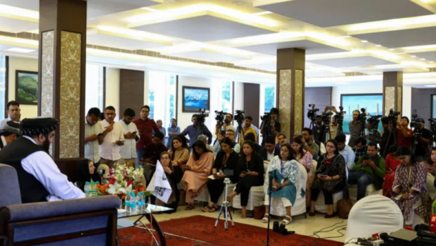 “Popravni ispit” talibanskog ministra: Poslije skandala, žene u prvim redovima u Delhiju