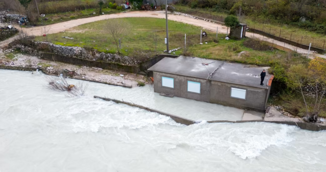 Godinu dana obećanja, a ništa urađeno: Drežnica ponovo pod vodom i prijetnjom klizišta