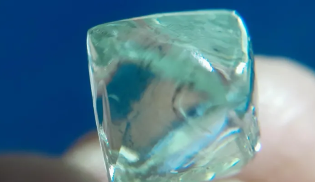 Otkriće koje je promijenilo sudbinu siromašne porodice u Indiji: Prijatelji pronašli dijamant vrijedan desetine hiljada dolara