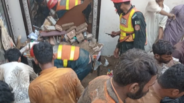 Tragedija u Pakistanu: U urušavanju krova obrazovnog centra poginulo najmanje 14 učenika
