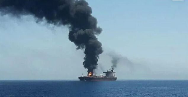 Saudijski tanker Amzan pogođen u Crvenom moru, posada sigurna