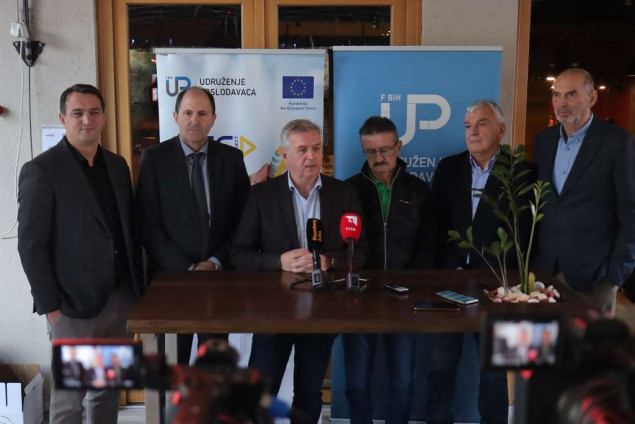 Smailbegović pozvao poslodavce da u okviru svojih mogućnosti isplate pomoć radnicima