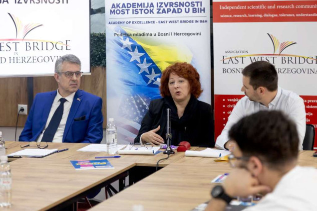 Seminar "Akademije izvrsnosti East West Bridge u BiH" o problemima s kojima se susreću transrodne osobe