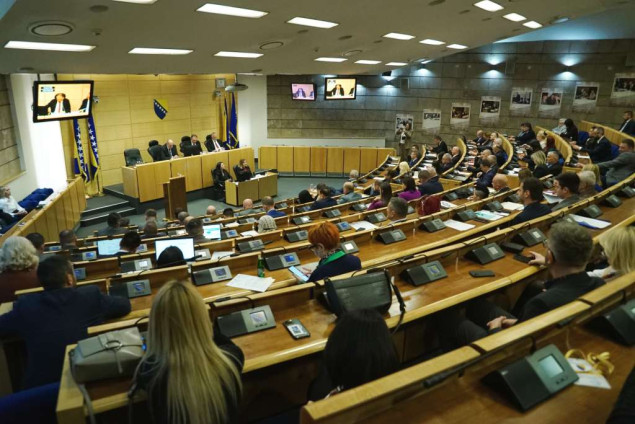 Počela sjednica Doma naroda Parlamenta FBiH na kojoj se glasa o poduzetničkoj infrastrukturi