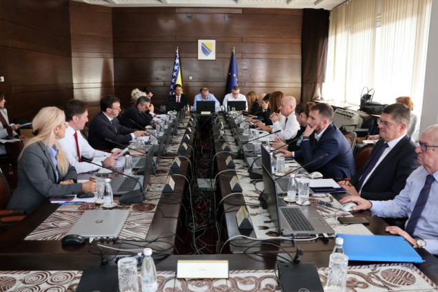 Vlada FBiH donijela uredbe o refundaciji i sufinansiranju doprinosa te isplati mjesečne pomoći