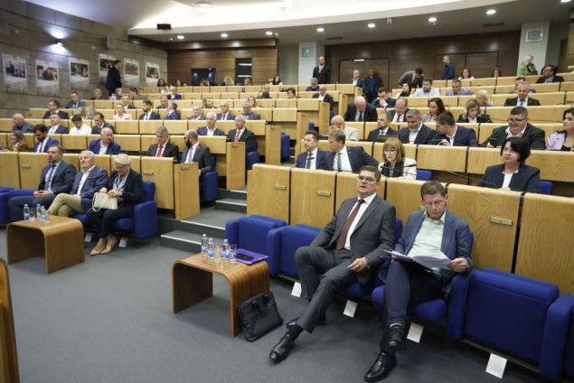 Predstavnički dom PFBiH razmotrio zakon o otpisu zateznih kamata, glasanje po raspravi o svakoj temi