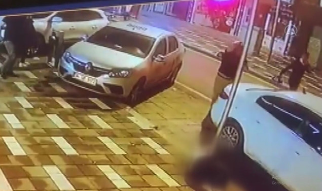 Zemljotres u Turskoj: Mladić preživio skok s trećeg sprata zgrade