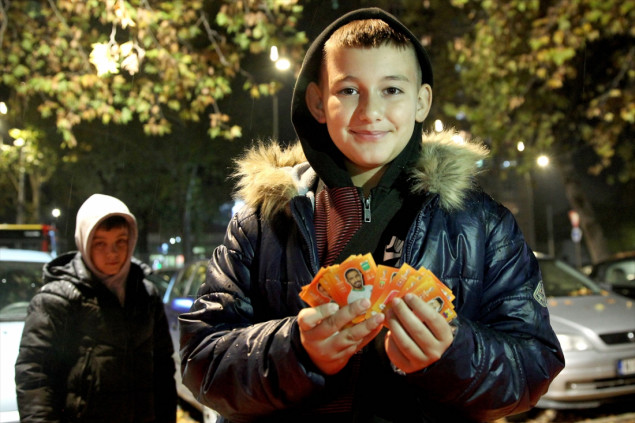 U Nišu sličice za album "Katar 2022" razmjenjuju sve generacije