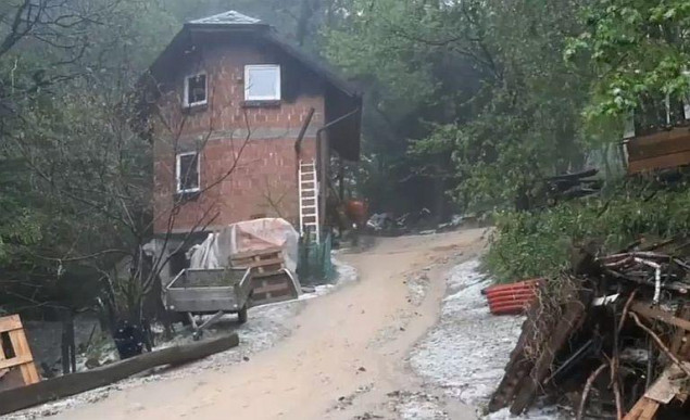 Olujno nevrijeme pogodilo istok Slovenije: Poplavljeni brojni objekti, uništeni zasadi, aktivirana klizišta