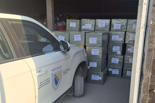 Službenici UIO na području RC Tuzla oduzeli veću količinu krijumčarenog tekstila