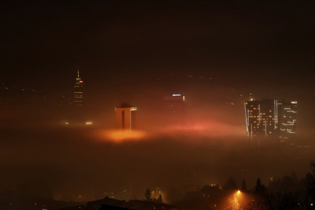 Sarajevo prekriveno gustim smogom
