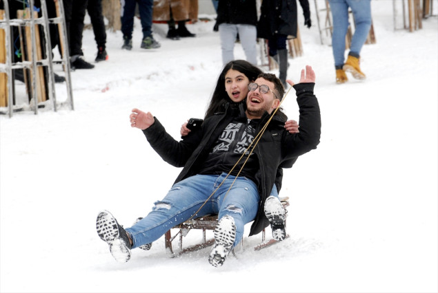 Snijeg u Alžiru: Nakon 15 godina snježni pokrivač na obali grada Annaba