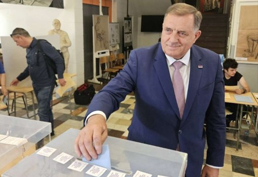 Dodik glasao na lokalnim izborima u Beogradu