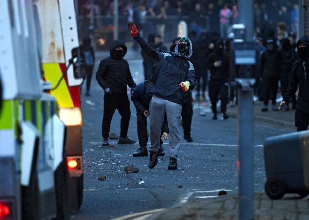 Neredi u Sjevernoj Irskoj - Antimigrantsko nasilje eskalira, porodice bježe iz svojih domova