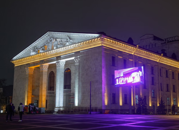 Ponovno otvaranje pozorišta u Mariupolju: Obnova i priče o uništenim domovima