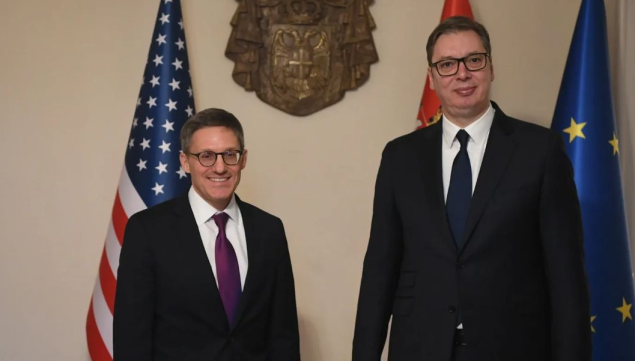 Vučić razgovarao s Cholletom i pozvao SAD da utiču na Prištinu