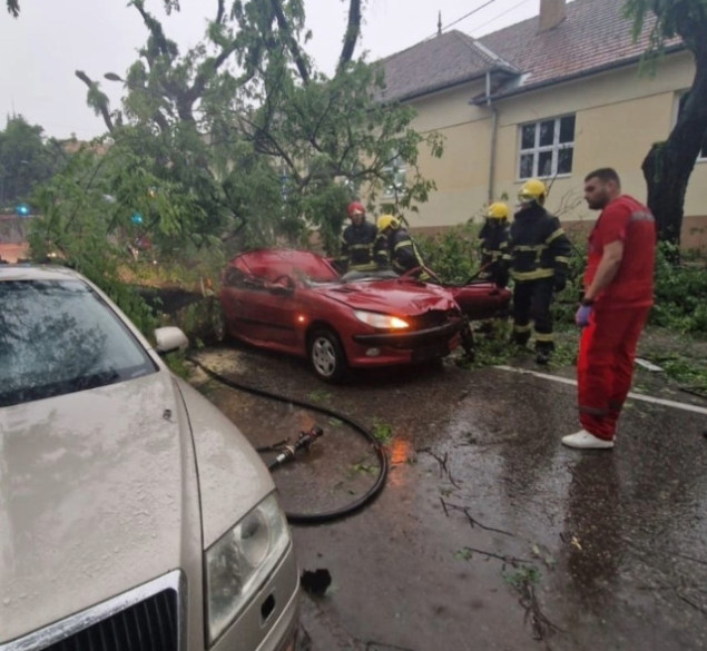 Jako nevrijeme pogodilo dijelove Srbije, u Somboru stradala žena