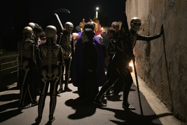 Tradicionalni "ples smrti" na ulicama španskog Vergesa