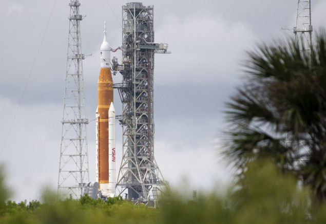 Zbog problema s motorom NASA odložila današnje lansiranje rakete ka Mjesecu