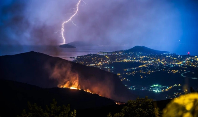 Udari munja uzrokovali požare u okolini Splita
