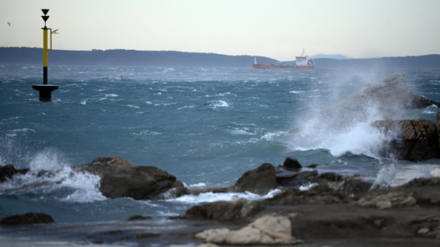 U Dalmaciji udari olujnog juga do 110 kilometara na sat