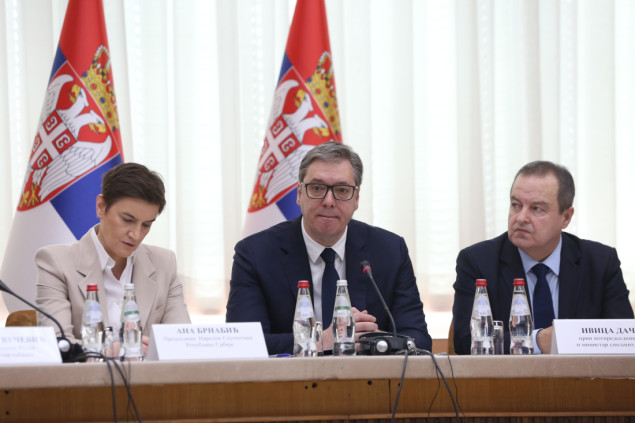 Usvajanje rezolucije o genocidu u Srebrenici bi bilo "nefer", poručio Vučić