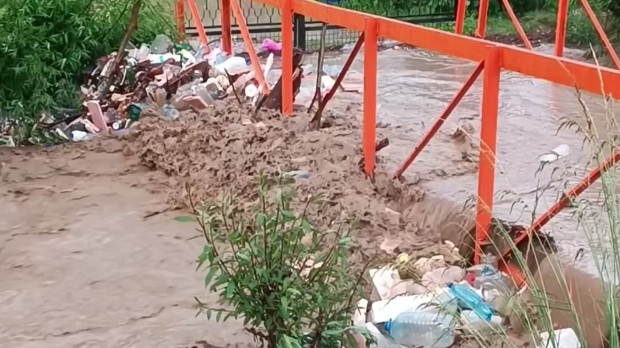 Otklanjaju se posljedice nevremena u Srbiji, jedna osoba nastradala