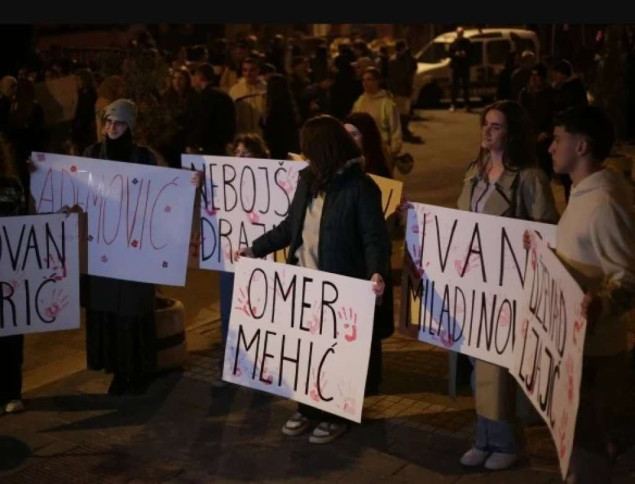 Srbija: Studenti odali počast poginulima u padu vojnog helikoptera