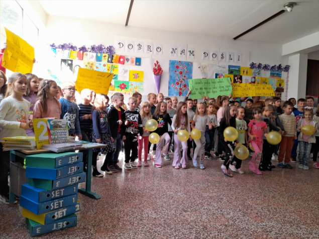 Ramić donirao udžbenike i aparat za kopiranje školi u Potočarima