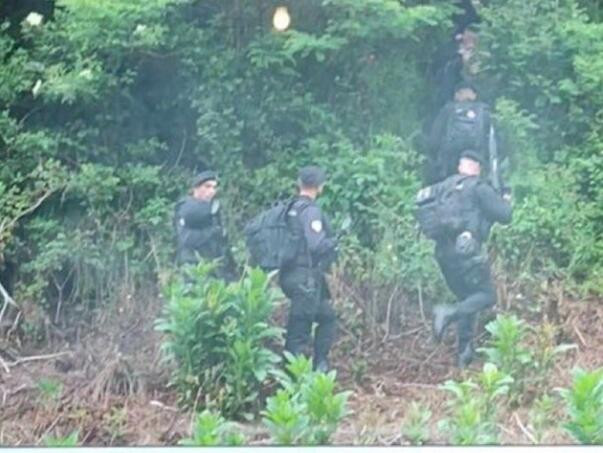 Specijalne jedinice MUP-a RS u Srebrenici:"Dovukli su sve sile što imaju"