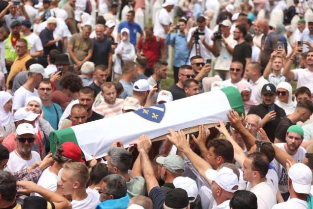 Obilježena 31. godišnjica genocida u Srebrenici, Potočari utihnuli nakon ukopa deset žrtava