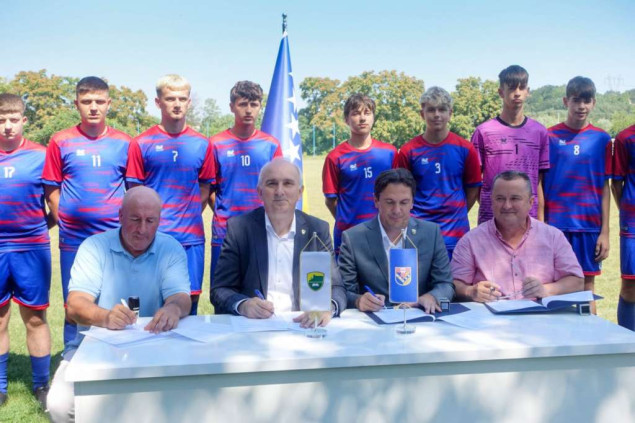 Tešanj i Usora potpisali sporazum o zajedničkom ulaganju u Stadion Jošik u Tešanjci