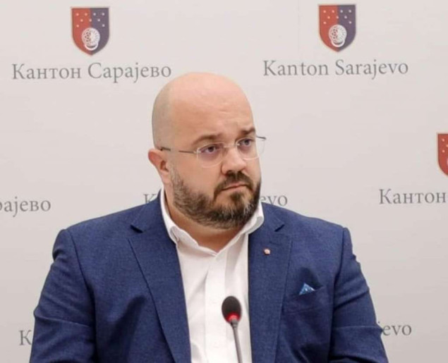 Šteta zatražio hitnu reakciju nadležnih zbog blokirane saobraćajnice na Marijin Dvoru